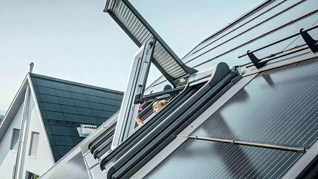 Dachfenster putzen So geht es richtig Roto Dachfenster